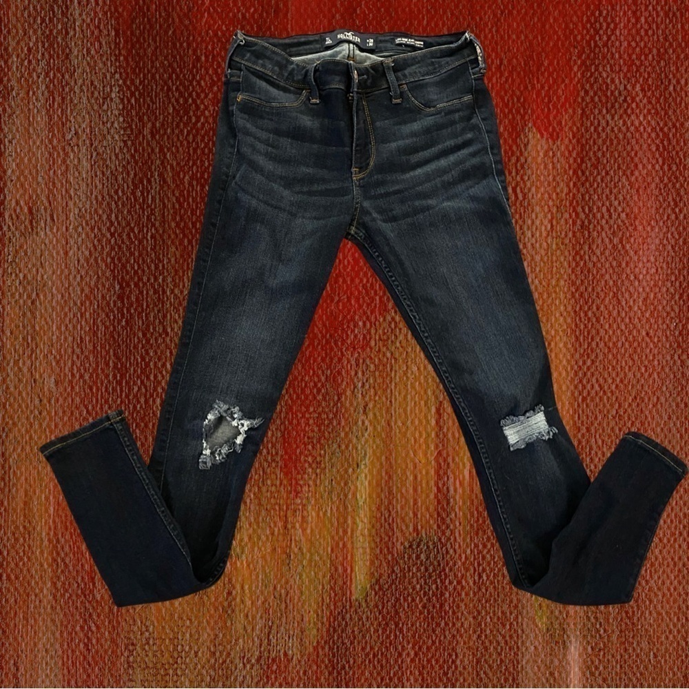 HOLLISTER Women’s Low Rise Distressed Jegging